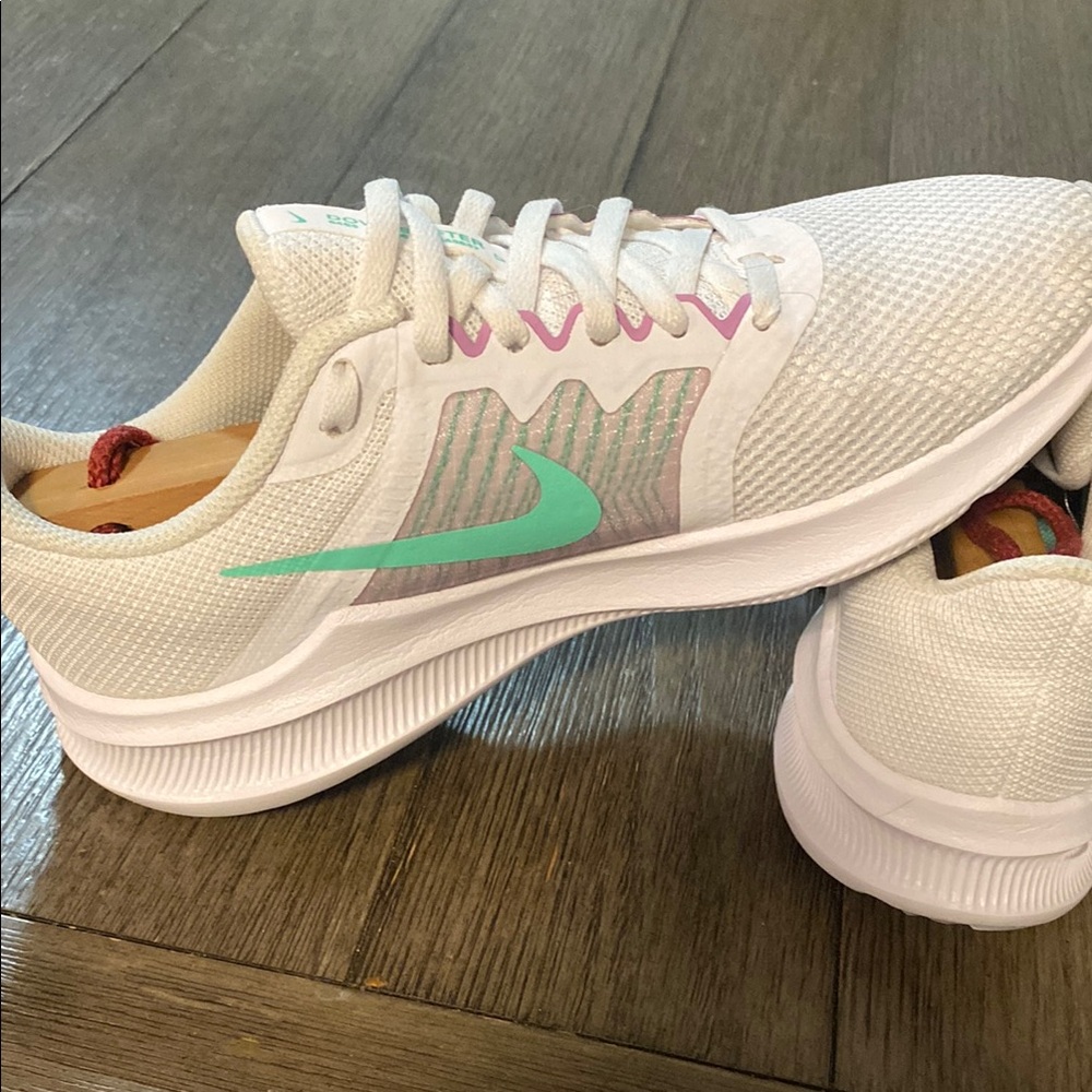 Nike Downshifter 11 ‘ White Signal Green’ - Picture 6 of 12